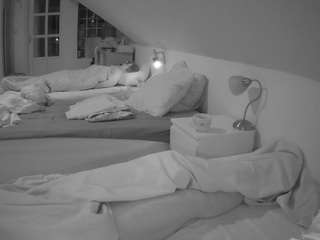 Voyeur House Video camsoda voyeurcam-julmodels-bed-3