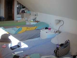 Voveur House camsoda voyeurcam-julmodels-bed-3