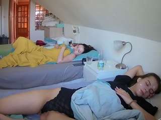 Naked Petite Models camsoda voyeurcam-julmodels-bed-3