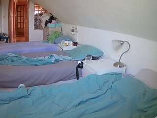 Live Voyeur House camsoda voyeurcam-julmodels-bed-3