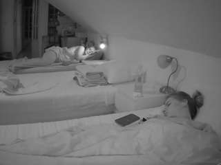 Lon Sge camsoda voyeurcam-julmodels-bed-3