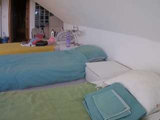 Vouyer House camsoda voyeurcam-julmodels-bed-3