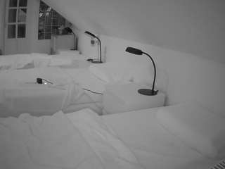 voyeurcam-julmodels-bed-3