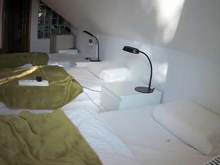 voyeurcam-julmodels-bed-3