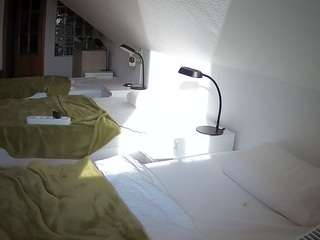 voyeurcam-julmodels-bed-3