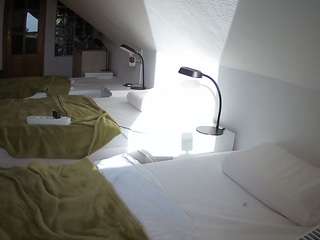 voyeurcam-julmodels-bed-3