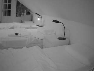 voyeurcam-julmodels-bed-3