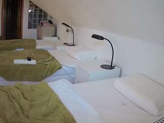 voyeurcam-julmodels-bed-3