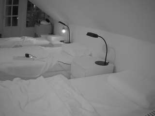 voyeurcam-julmodels-bed-3 Thumb Image