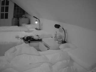 voyeurcam-julmodels-bed-3