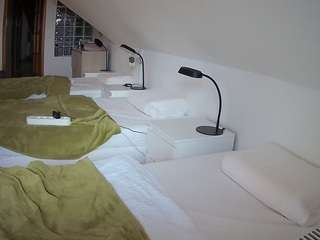 voyeurcam-julmodels-bed-3