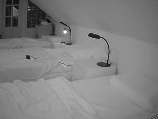 voyeurcam-julmodels-bed-3