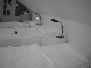 voyeurcam-julmodels-bed-3