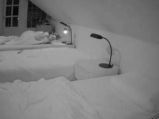voyeurcam-julmodels-bed-3