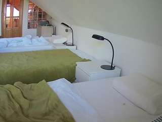 voyeurcam-julmodels-bed-3