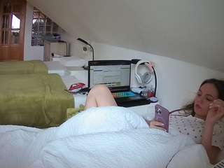 voyeurcam-julmodels-bed-3 webcam