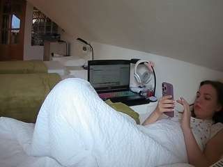 voyeurcam-julmodels-bed-3