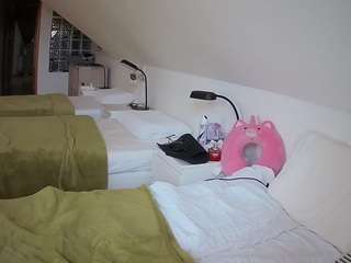 voyeurcam-julmodels-bed-3 Live Webcam on CamSoda