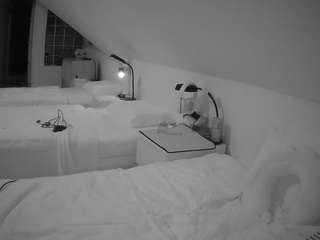 voyeurcam-julmodels-bed-3