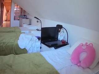 voyeurcam-julmodels-bed-3