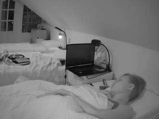 voyeurcam-julmodels-bed-3