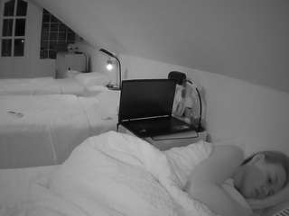 voyeurcam-julmodels-bed-3