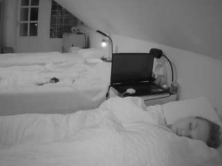 voyeurcam-julmodels-bed-3