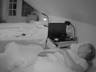 voyeurcam-julmodels-bed-3 Modèle Webcam Profil
