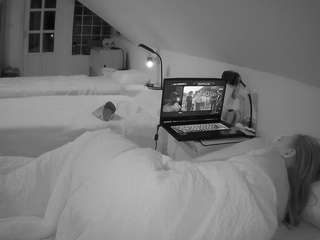 voyeurcam-julmodels-bed-3 Modèle Webcam Profil