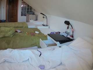 voyeurcam-julmodels-bed-3 - Live Cam