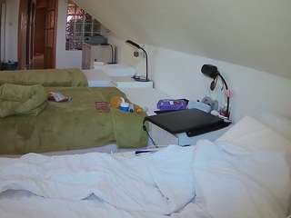 voyeurcam-julmodels-bed-3