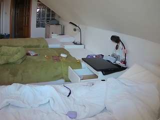 voyeurcam-julmodels-bed-3