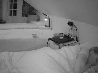 voyeurcam-julmodels-bed-3 Webcam Model Profile