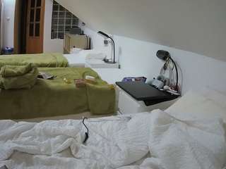 voyeurcam-julmodels-bed-3