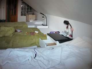 voyeurcam-julmodels-bed-3 Webcam Model Profile