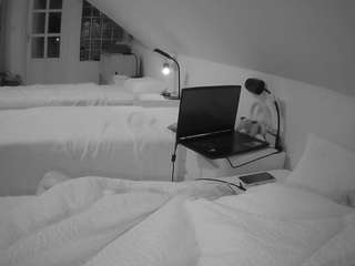 voyeurcam-julmodels-bed-3