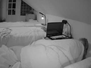voyeurcam-julmodels-bed-3 - Live Cam