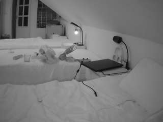 voyeurcam-julmodels-bed-3 - Cam en Direct