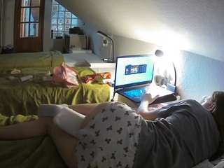 voyeurcam-julmodels-bed-3 - Live Cam