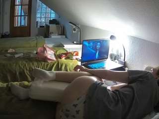 voyeurcam-julmodels-bed-3 - Live Cam