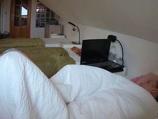 voyeurcam-julmodels-bed-3