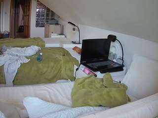 voyeurcam-julmodels-bed-3