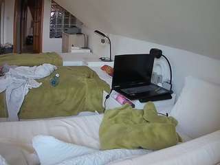 voyeurcam-julmodels-bed-3