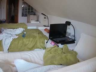 voyeurcam-julmodels-bed-3