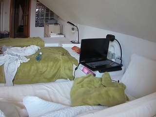 voyeurcam-julmodels-bed-3