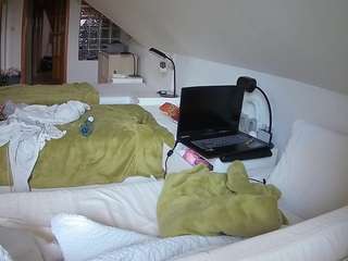 voyeurcam-julmodels-bed-3