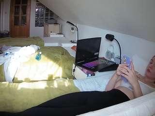 voyeurcam-julmodels-bed-3