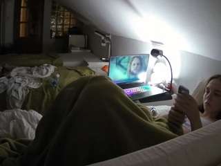 voyeurcam-julmodels-bed-3 Thumb Image