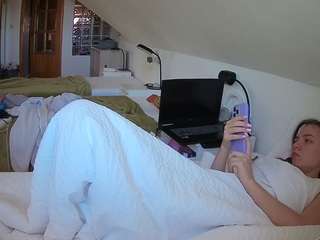 voyeurcam-julmodels-bed-3 Thumb Image