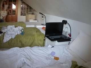 voyeurcam-julmodels-bed-3 - Live Cam